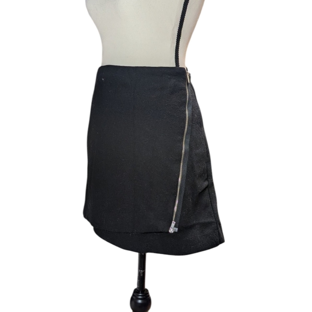 GAP Black Mini Skirt with Zipper Accent - Picture 2 of 8